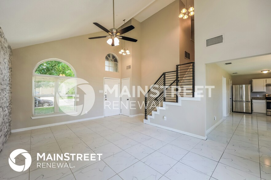 Building Photo - 6818 Still Lake Dr