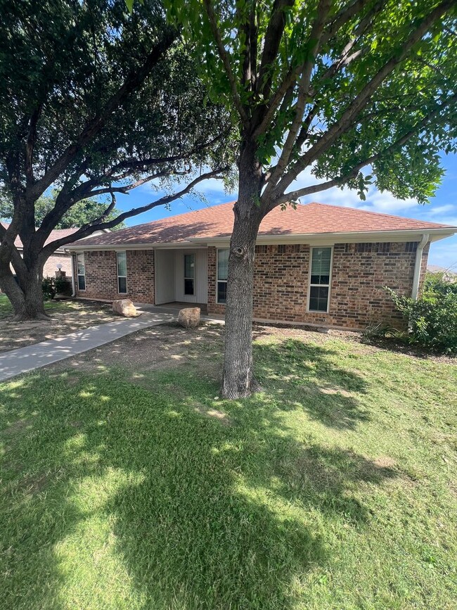 Primary Photo - Very Nice 3 Bedroom