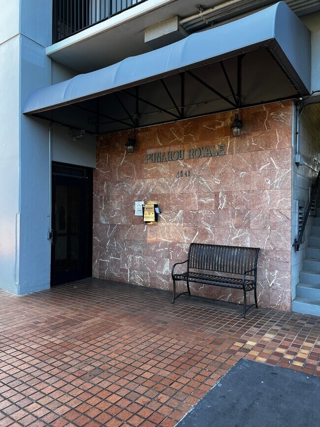 Building Photo - 1541 Dominis St
