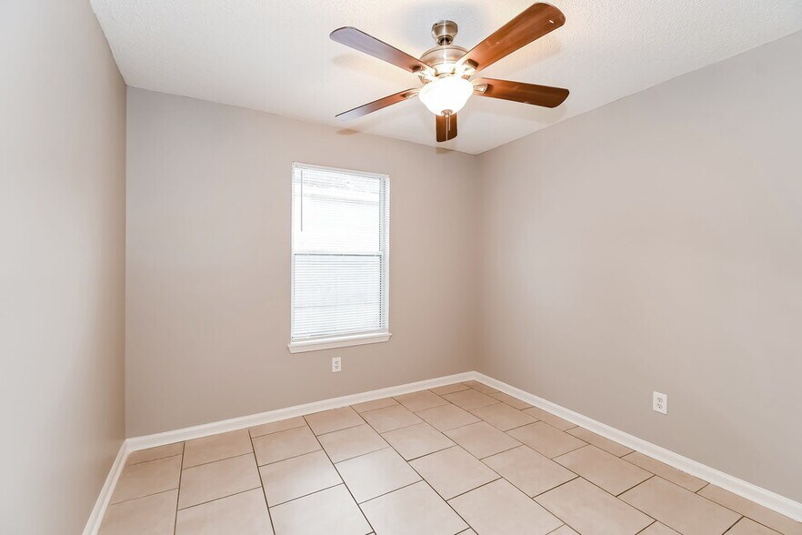 Building Photo - 9956 Somerset Grove Ln