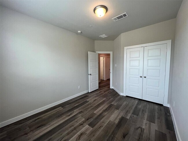 Building Photo - 313 N Centro Cir