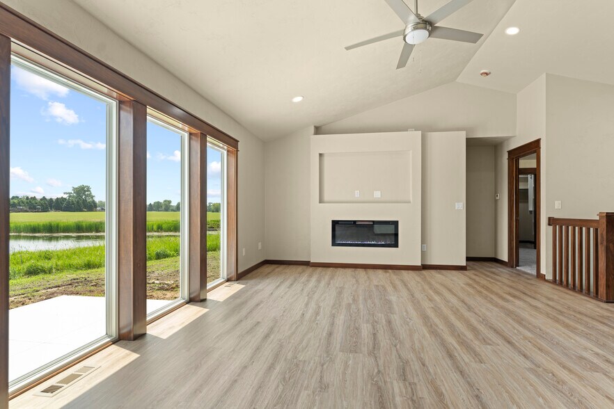 Building Photo - 5373 Pasture Ct
