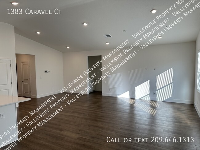 Building Photo - 1383 Caravel Ct