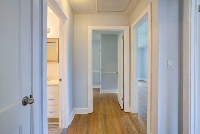 Building Photo - 3 bed 1 bath on Knob Creek Rd. near Johnso...