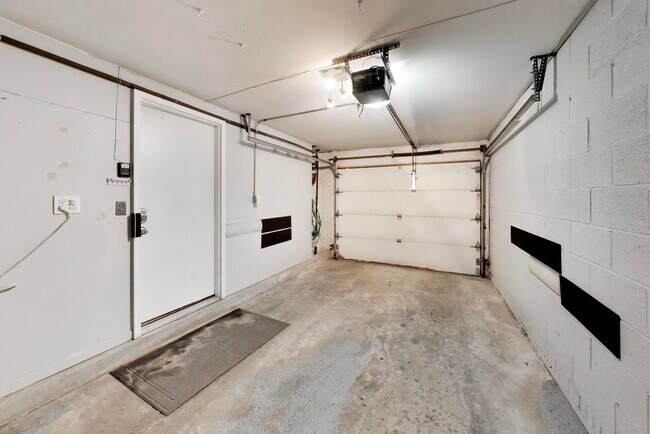 Building Photo - 171 W Goethe St