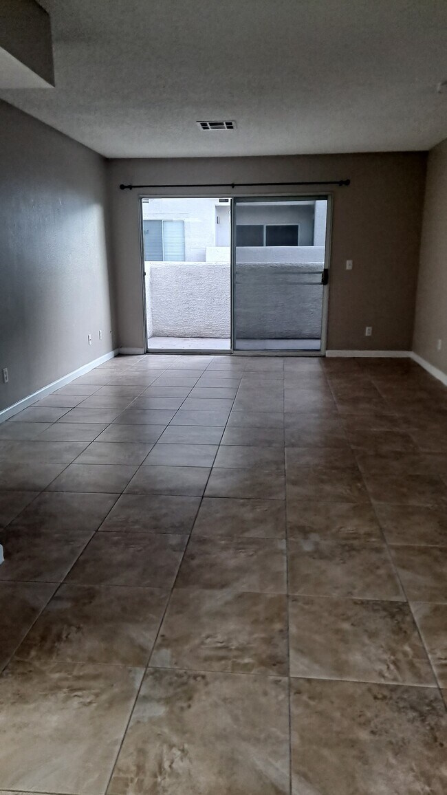 Building Photo - 7100 W Pirates Cove Rd
