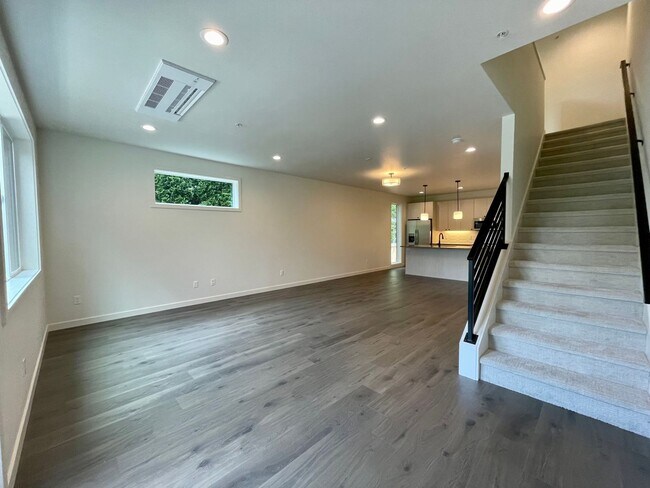 Building Photo - Sellwood-Moreland 2 Bedroom 2.5 Bath BRAND NEW Condo Convienent to OHSU~ Includes A/C and Washer ...