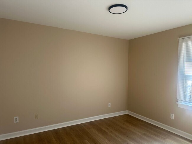 Building Photo - 5500 Fortunes Ridge Dr