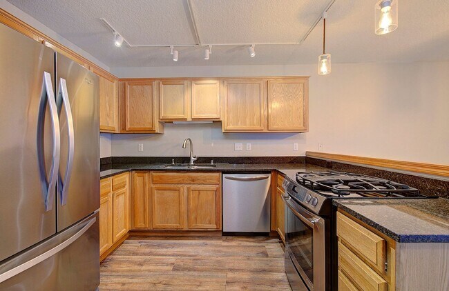 Building Photo - Moore 12918 &amp; 5000