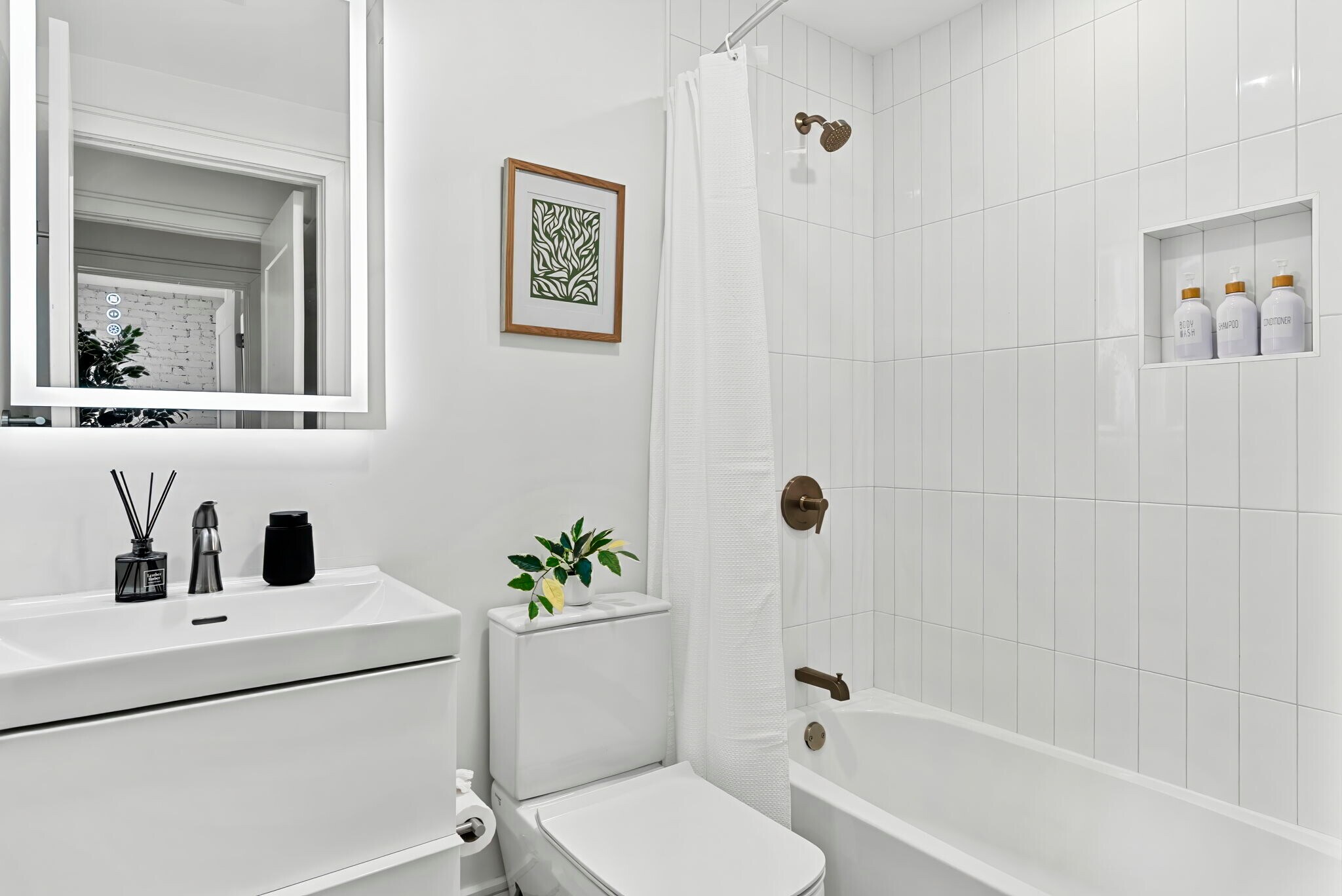 Building Photo - 1566 Beacon St