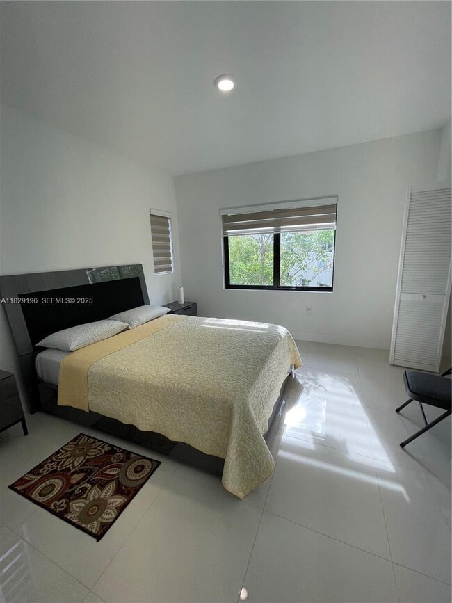 Building Photo - 254 NW 11th Ct