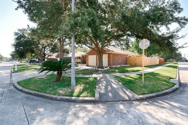 Building Photo - 22823 Williamschase Dr