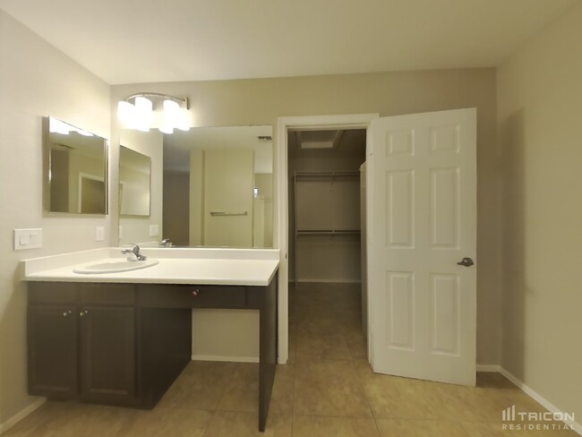 Building Photo - 43780 Elm Dr