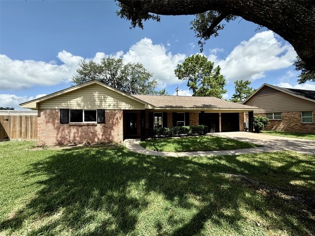 Building Photo - 1631 Shadow Bend Dr