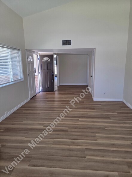 Building Photo - 5665 Meadow Vista Way