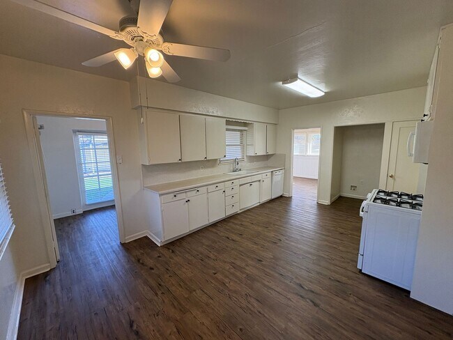 Building Photo - 1424 18th Ave