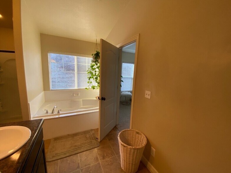 Building Photo - 14772 Deer Park Ln