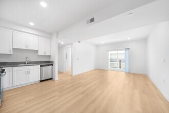 Building Photo - 14825 Delano St