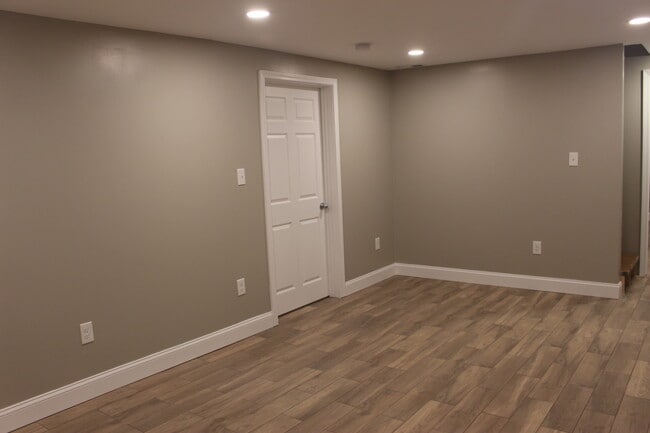 Building Photo - 246 Hill N Dale Rd