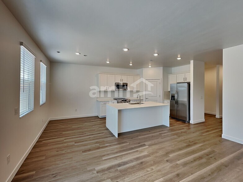 Building Photo - 6504 E Paseo Alga