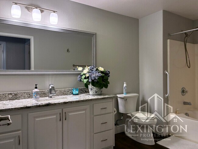 Building Photo - Beautifully Upgraded, 2BD/2BA, Condo Home in The Phoenician, Roseville!