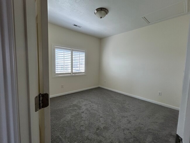 Building Photo - 5665 Piney View Ct