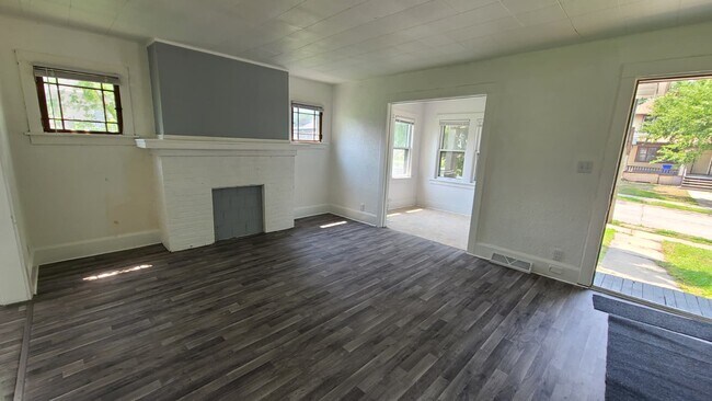 Building Photo - 513 N Sunset Ave