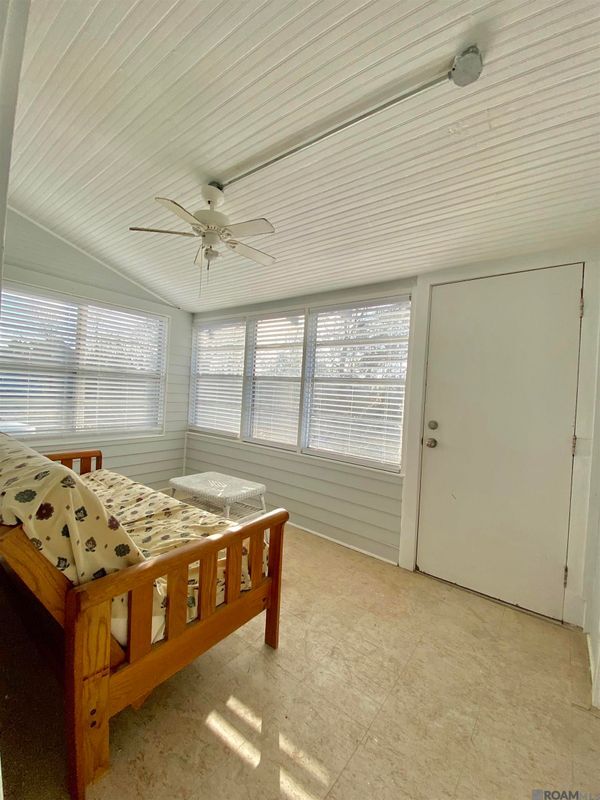 Building Photo - 14039 Young Rd