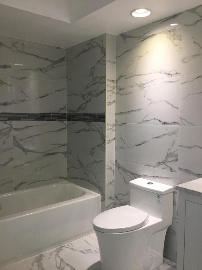 Building Photo - 1094 Raintree Ct