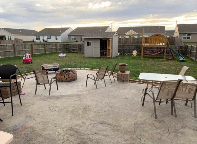 Building Photo - Hawthorne Lakes...4 Bed 2 Bath