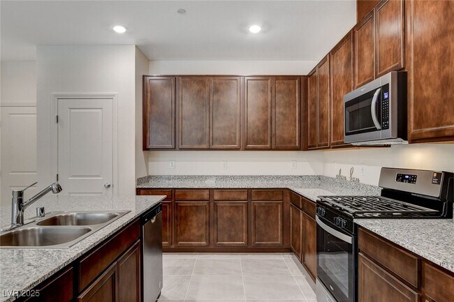 Building Photo - 2620 Ercolano St