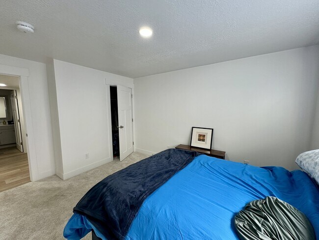 Building Photo - 1973 Park Rim Way