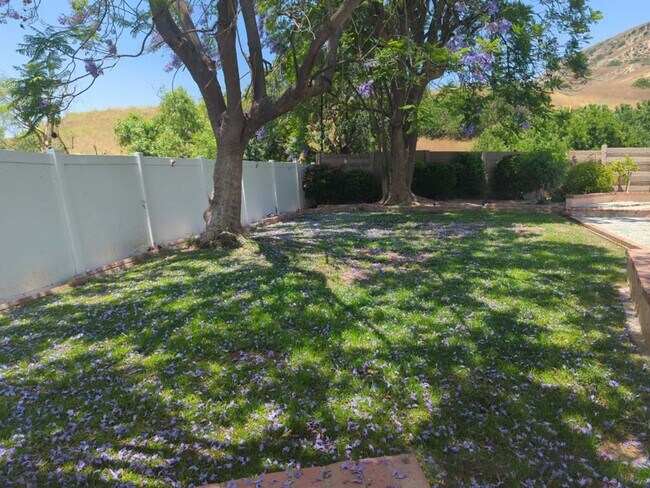 Building Photo - Beautiful and Spacious 4 Bed, 3 Bath Home ...