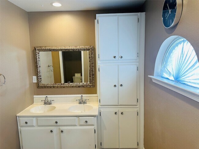 Building Photo - 12366 Legacy Ln