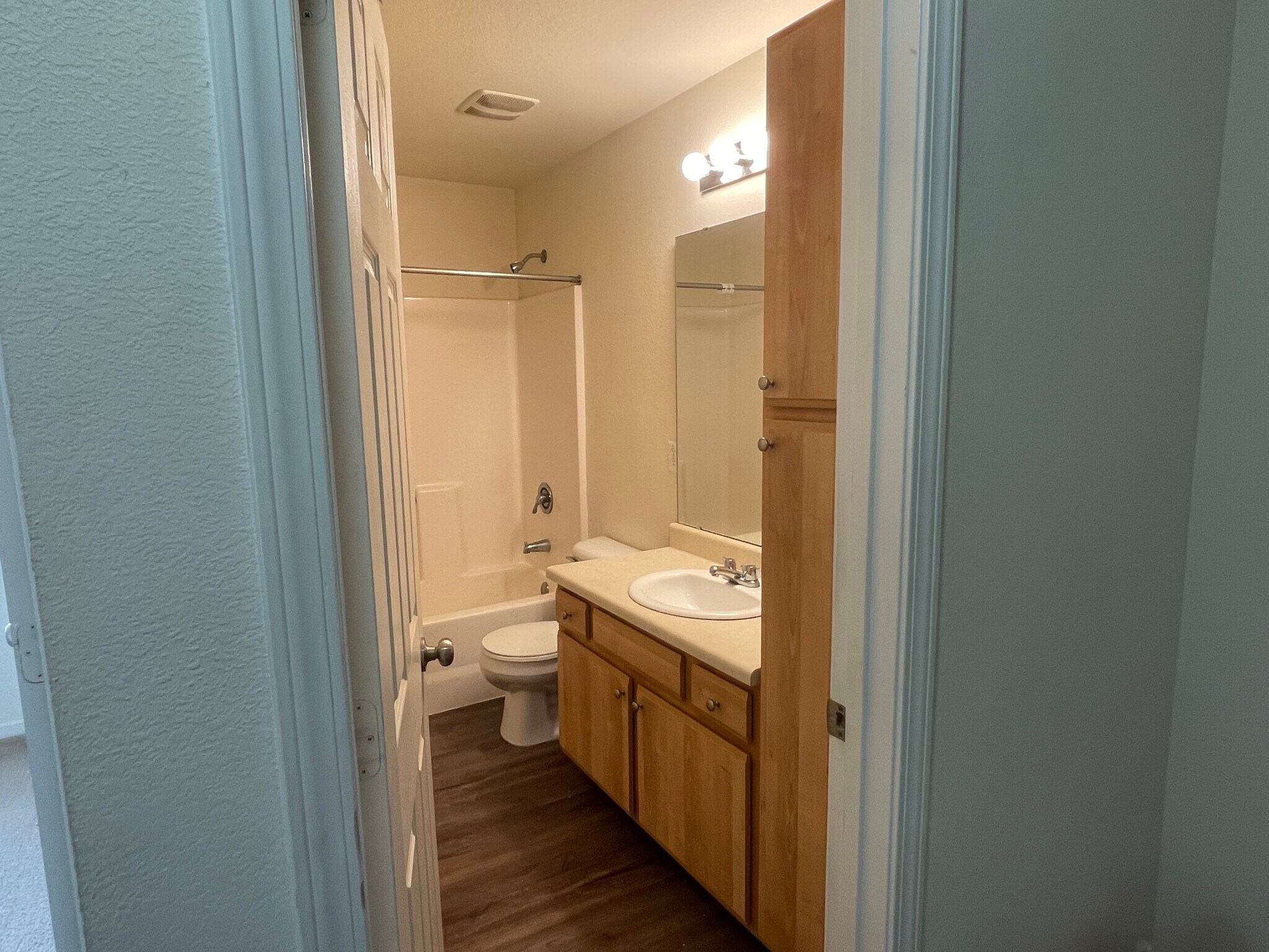 Building Photo - 835 Woodside Creek Dr