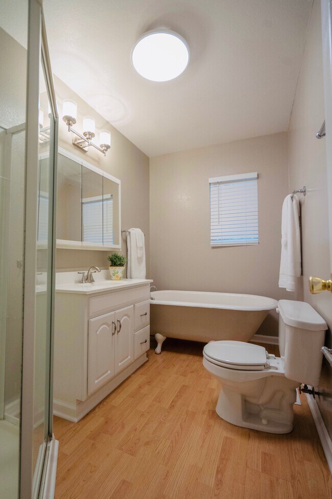 guest bathroom and bear claw tub - 2406 P St