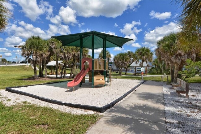 Building Photo - 515 Rousseau Dr