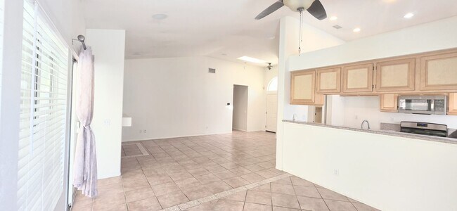 Building Photo - 39879 N General Kearny Rd