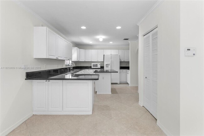 Building Photo - 6525 Southwest 55th Terrace