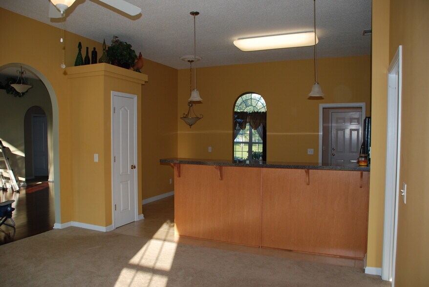 Kitchen with breakfast area - 145 White Dogwood Ln