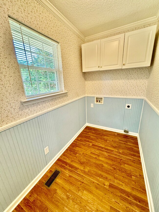 Building Photo - 1005 Kalmia St