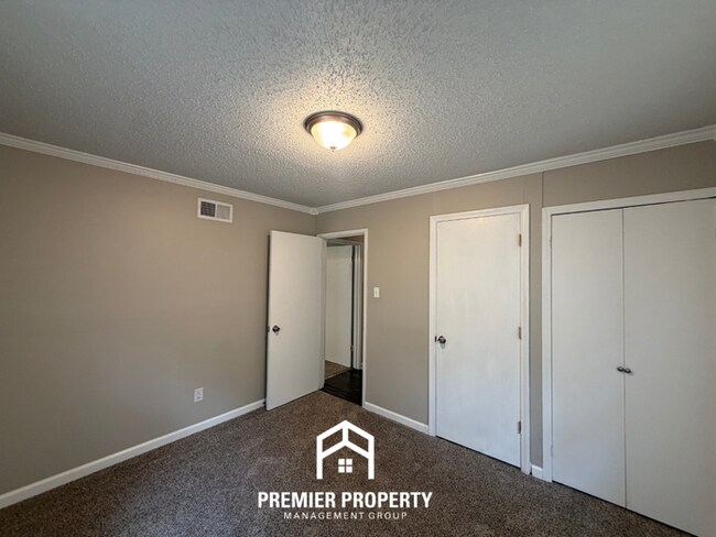 Building Photo - Charming 3BR/2BA East Memphis Home | 1,795 Sq Ft, Hardwood Floors & Fireplace