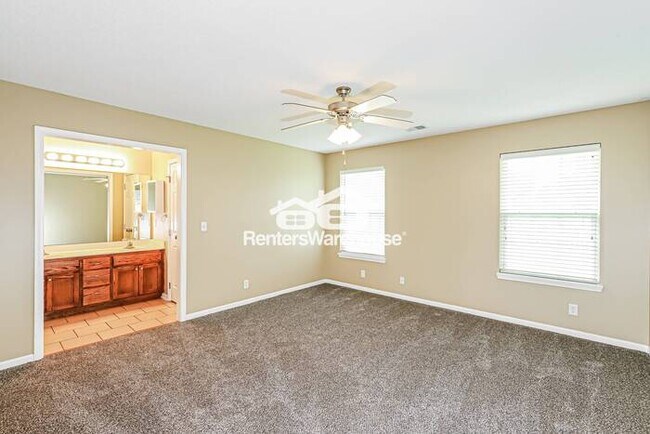 Building Photo - 3 Bedroom / 2 Bathroom Ranch Home in Raymore!