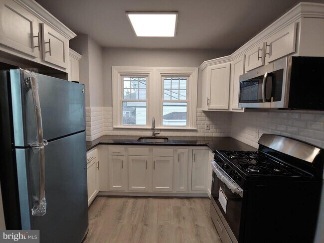 Building Photo - 401 Montgomery St