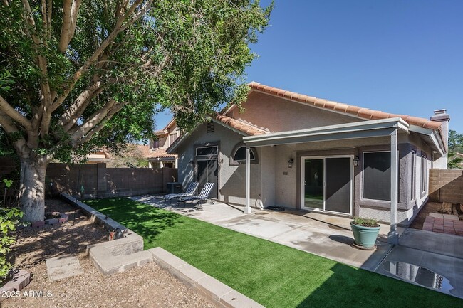 Building Photo - 6820 S Roosevelt St