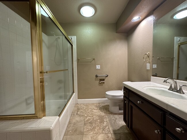 Building Photo - Beautiful 4 Bedroom Single Story For Rent in Gold River!