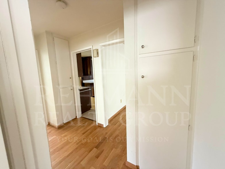 Building Photo - 4235 Kendall St