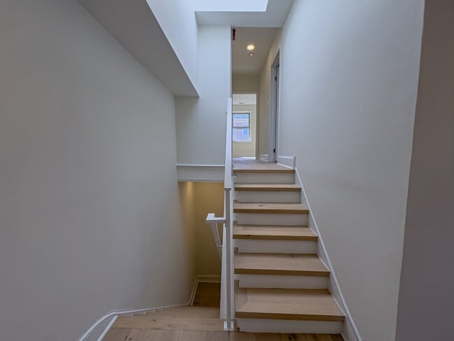 Building Photo - 1919 Mt Vernon St