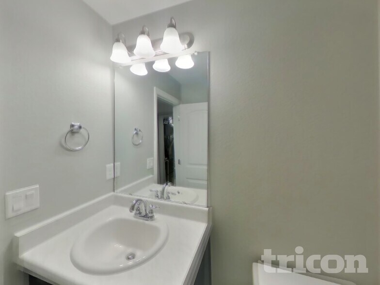 Building Photo - 10085 Thunderbolt Trail