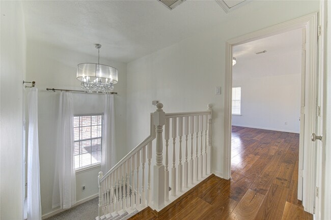 Building Photo - 1115 Enclave Square E